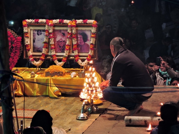 Zdjęcie z Indii - Waranasi - ceremonia Ganga Aarti.