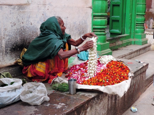 Zdjęcie z Indii - Ghaty kremacyjne w Waranasi - wyżej.