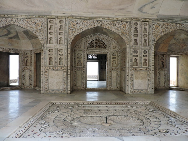 Zdjęcie z Indii - Czerwony Fort w Agrze - wnętrze pałacu Shish Mahal.