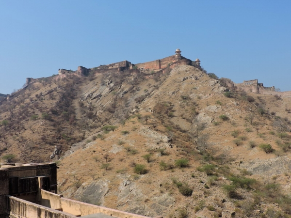 Zdjęcie z Indii - Fort Amber - widok na inne pobliskie fortyfikacje.