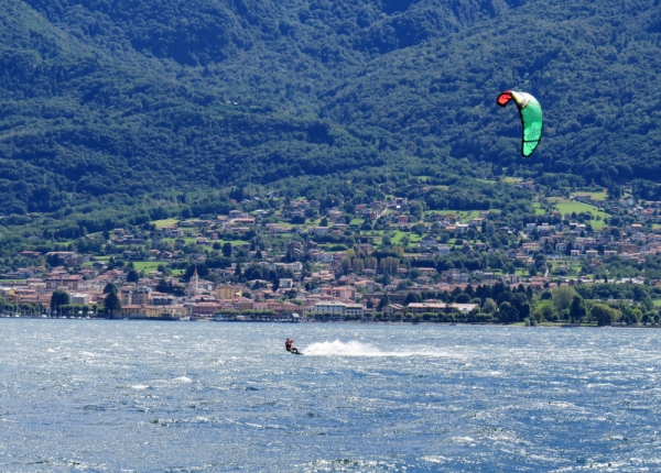 Zdjęcie z Włoch - Widok na miasteczko Colico, znajdujace sie na wschodnim brzegu jeziora