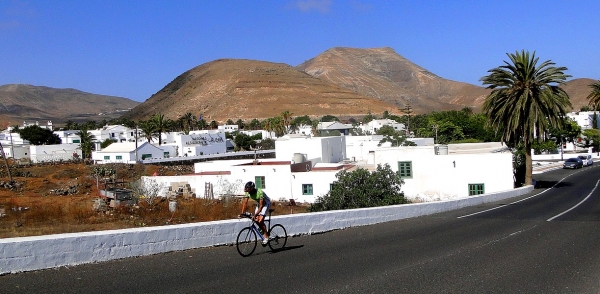 Zdjęcie z Hiszpanii - Rowerem przez Lanzarote.