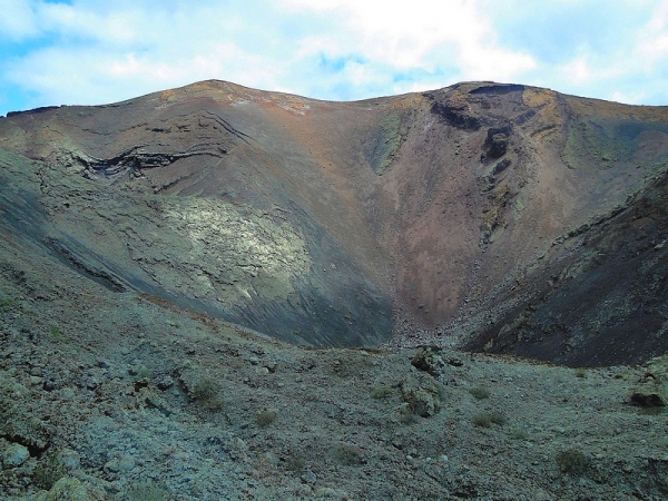 Zdjęcie z Hiszpanii - Jeden z kraterów na terenie Parku Timanfaya.