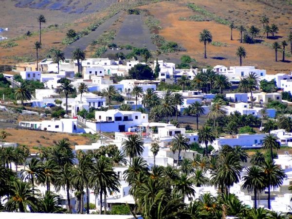 Zdjęcie z Hiszpanii - Haria - miasteczko w Dolinie Tysiąca Palm.