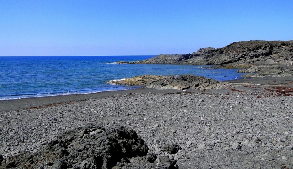 Zdjęcie z Hiszpanii - Dzika czarna plaża na zachodnim wybrzeżu.