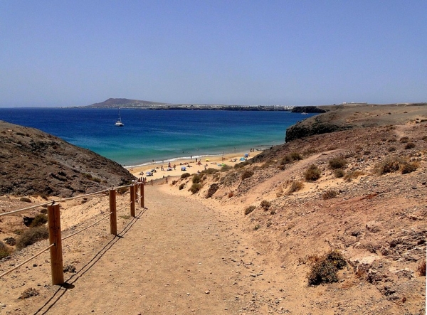 Zdjęcie z Hiszpanii - Plaża Papagaya - jedna z najpiękniejszych plaż na Lanzarote.