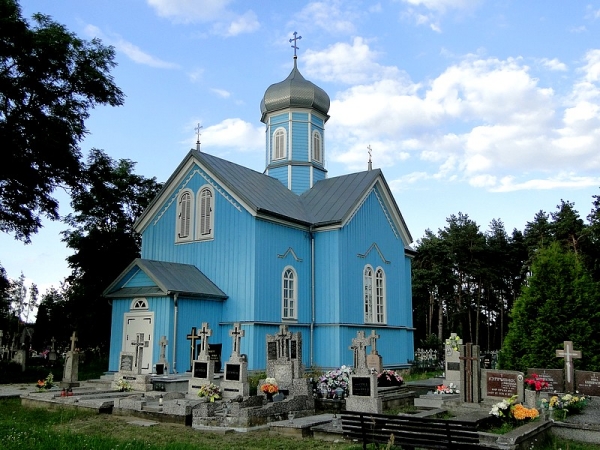 Zdjęcie z Polski - Cerkiew pw. Św. Jerzego na cmentarzu w Rybołach.