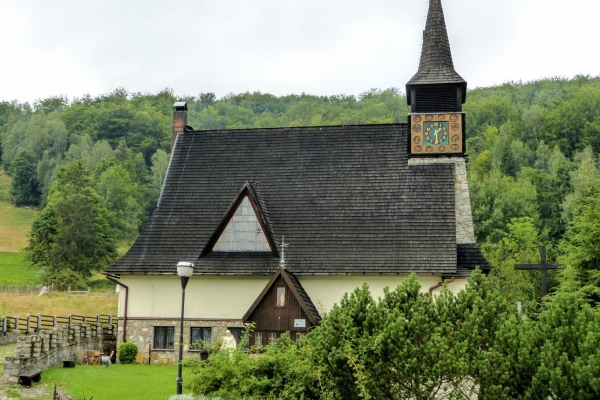 Zdjęcie z Polski - Jagniątków - mały, klimatyczny, drewniany kościółek Miłosierdzia Bożego 