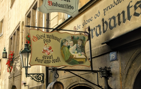 Zdjęcie z Czech - Stara karczma- chyba najstarszy pub piwny w Pradze