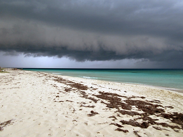 Zdjęcie z Kuby - Plaża na Cayo Coco-idzie burza...