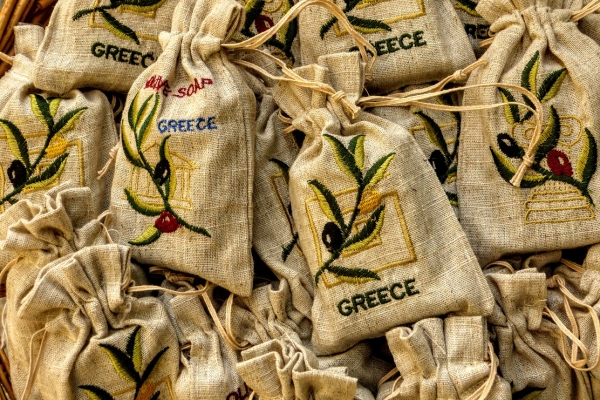 Zdjęcie z Grecji - oliwkowe mydełka ( te naturalne bez dodatków) strasznie śmierdzą...