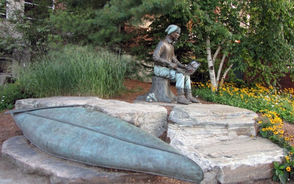 Zdjęcie z Kanady - Hunstville, Ontario-statua Toma Thomsona