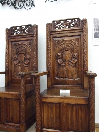 Zdjęcie z Polski - gotyckie fotele