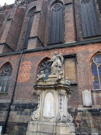 Zdjęcie z Polski - przed katedrą