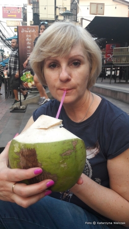 Zdjęcie z Tajlandii - Woda z kokosa- mimo wszystko nie dla mnie :)