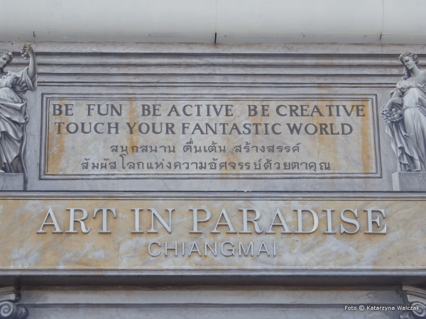 Zdjęcie z Tajlandii - Napis nad wejściem do Museum Art in Paradise