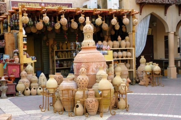 Zdjęcie z Omanu - ceramiczny świat kadzielnic i lampionów