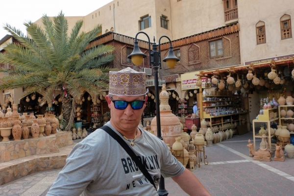 Zdjęcie z Omanu - małżowinek w omańskiej kummie :) 