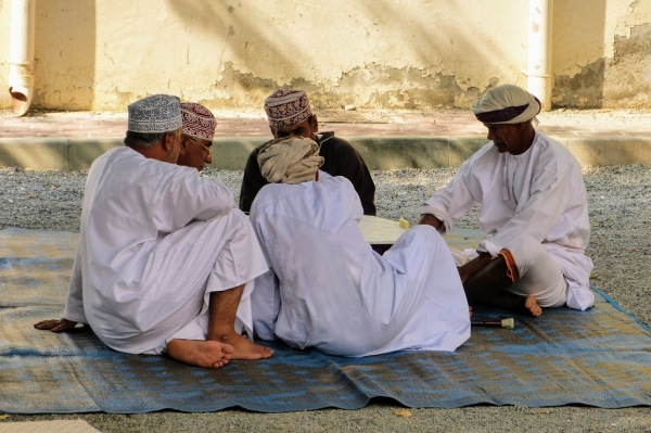 Zdjęcie z Omanu - męskie pogaduszki przy kawce i daktylach