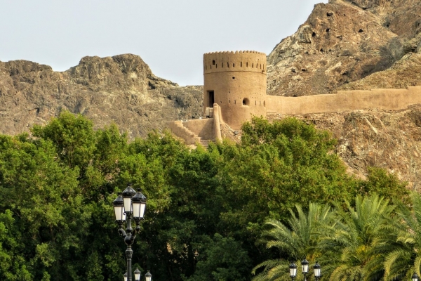 Zdjęcie z Omanu - widoczki z perspektywy placu przy Pałacu Al-Alam