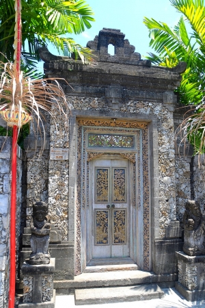 Zdjęcie z Indonezji - Kunsztowna brama