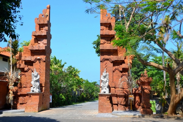 Zdjęcie z Indonezji - Typowa balijska brama