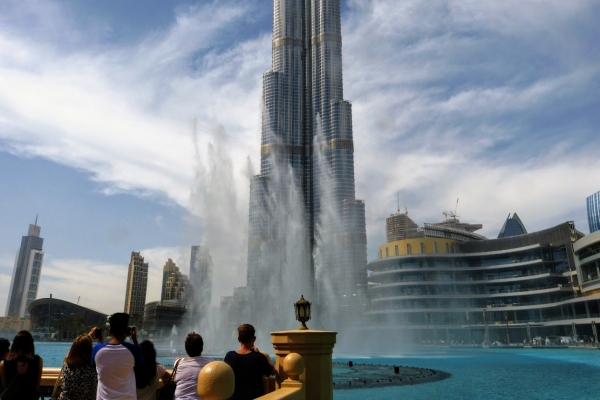 Zdjęcie z Zjednoczonych Emiratów Arabskich - pokaz tańcżących fontann przed Burj Khalifą
