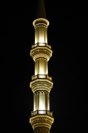Zdjęcie z Zjednoczonych Emiratów Arabskich - piękna nocna iluminacja minaretów
