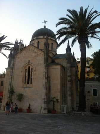Zdjęcie z Czarnogóry - Cerkiew Św. Michała Archanioła na tym samym placu