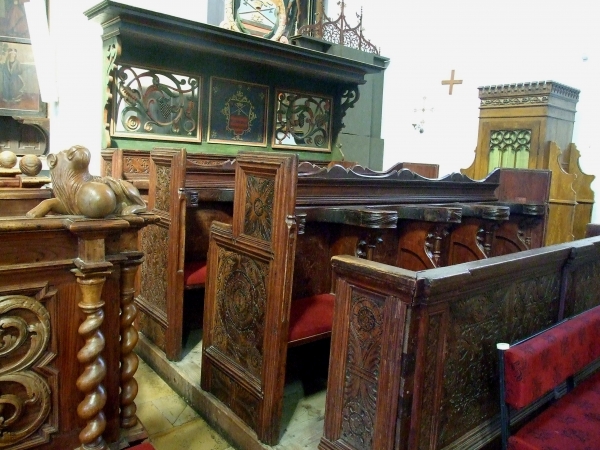 Zdjęcie z Polski - kościelne ławy