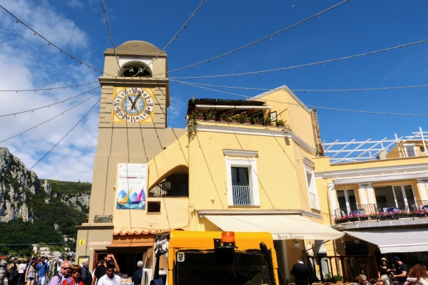 Zdjęcie z Włoch - dzwonnica przy Piazza Umberto