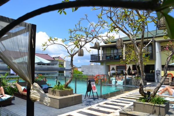 Zdjęcie z Indonezji - Jeden z hotelowych basenow
