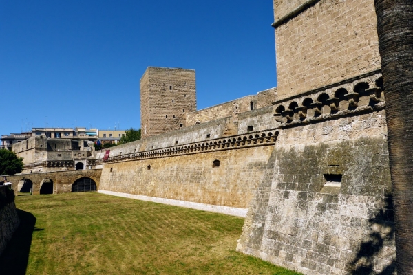 Zdjęcie z Włoch - normański zamek Castello Svevo di Bari z 1132 roku