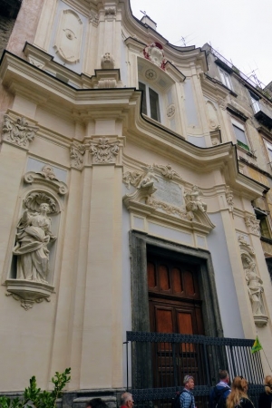Zdjęcie z Włoch - piękne, odrestaurowane fasady neapolitańskich kościołów