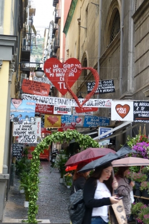Zdjęcie z Włoch - neapolitańskie kolorowe uliczki