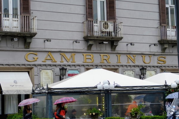Zdjęcie z Włoch - Najstarsza i zarazem najsłynniejsza neapolitańska kawiarnia założona w roku 1861