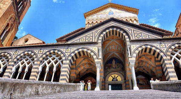 Zdjęcie z Włoch - rzut okiem z perspektywy schodów (fotka z zasobów sieciowych)