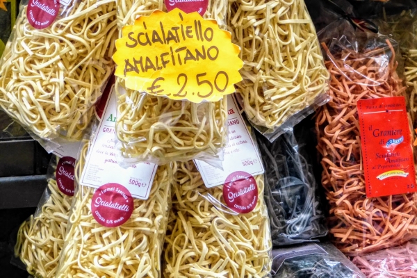 Zdjęcie z Włoch - amalfitańskia pasta...; za mało miejsca w walizce, żeby to wszystko upchać:)