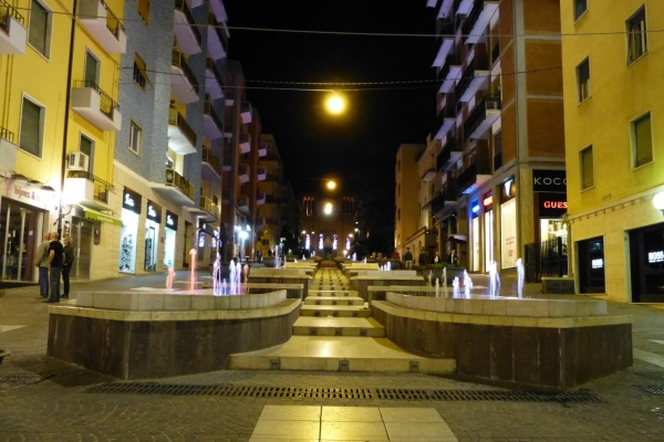 Zdjęcie z Włoch - wieczorne spacerki po Cosenzy