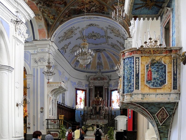 Zdjęcie z Włoch - Wnętrze liparyjskiej katedry.