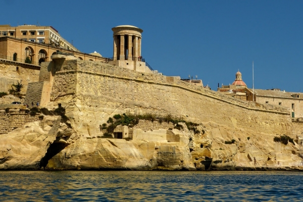 Zdjęcie z Malty - z widokiem na dzwonnicę Siege Bell