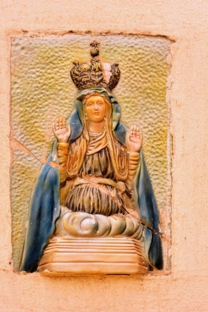 Zdjęcie z Malty - porcelanowe "filigrany" z wizerunkami Madonny i innych Świetych