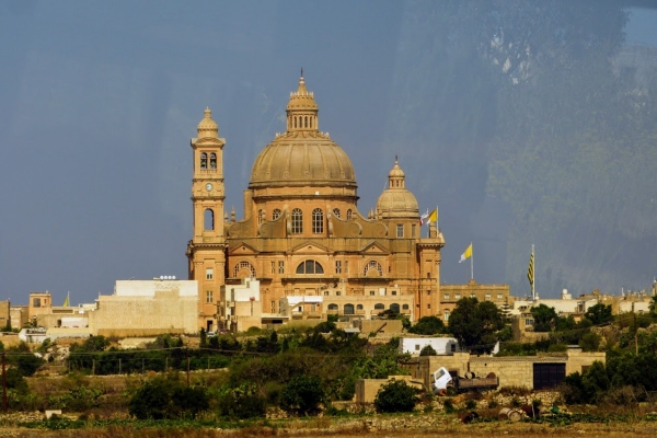 Zdjęcie z Malty - jedziemy dalej mijając gozańskie kościoły