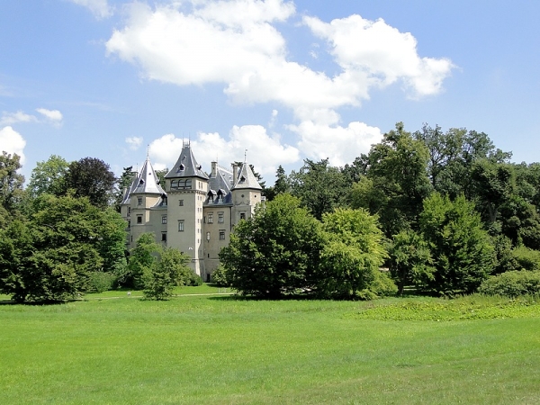 Zdjęcie z Polski - Gołuchów. Zamek od strony parku.