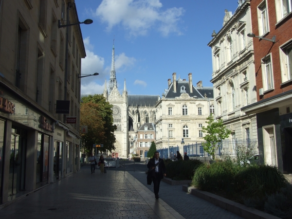 Zdjęcie z Francji - spojrzenie na katedrę
