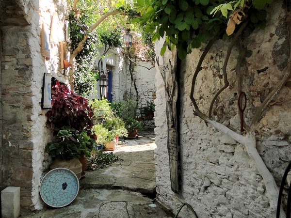 Zdjęcie z Grecji - W uroczej wiosce Afionas.