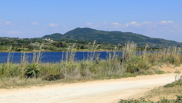 Zdjęcie z Grecji - Pustkowia wokół jeziora Korission.