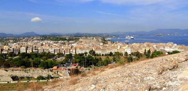 Zdjęcie z Grecji - Widoki z twierdzy na miasto Korfu  - tego nie da się zapomnieć :)