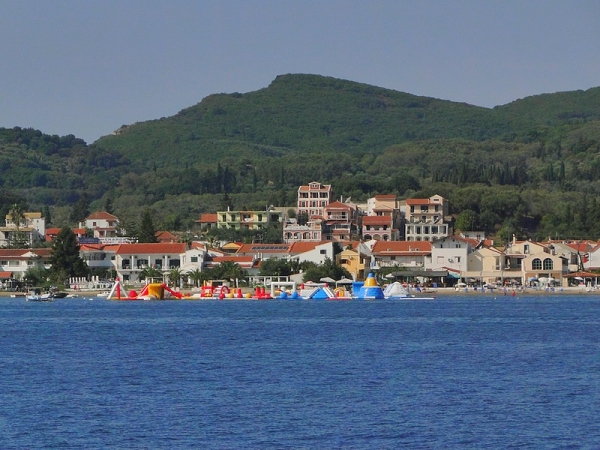 Zdjęcie z Grecji - Widok na rozrywkowy kurort Kavos.
