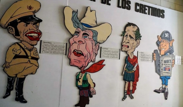 Zdjęcie z Kuby - "Rincon de los Cretinos" - tzw "Loża Kretynów" z karykaturalnymi wizerunkami 